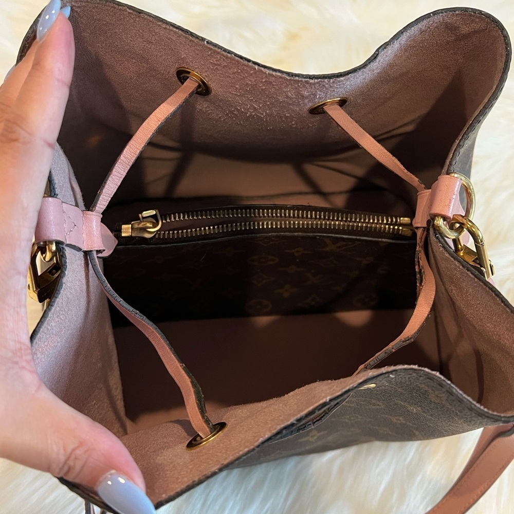 Louis Vuitton Neonoe Shoulder Bag with Monogram Canvas - Picture 13 of 14